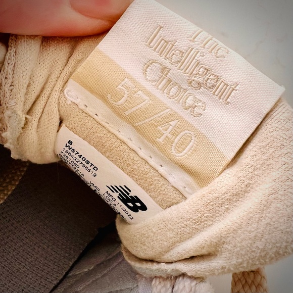 New balance 5740 Cream 7.5 - Picture 8 of 11